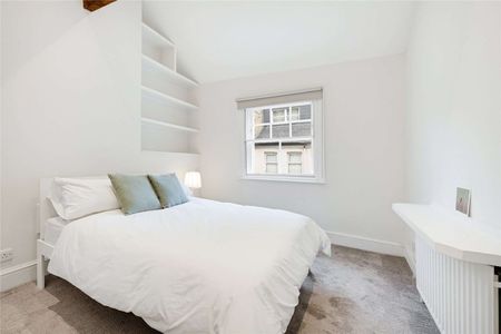 A charming one bedroom first floor mews with private entrance. - Photo 5