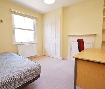 4 bedroom end of terrace house to rent - Photo 4