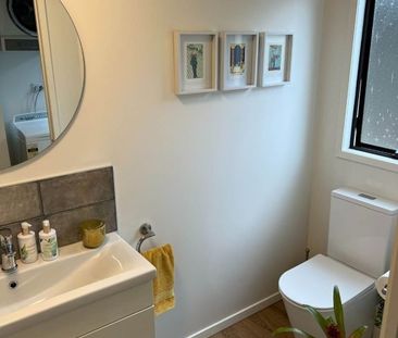 Modern Two-Bedroom Retreat in Prestigious St Heliers - Photo 3