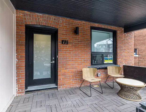 Beautiful & Spacious 2 Bedroom Apt. In Little Portugal/Italy | 12 Rusholme Park Crescent, Toronto - Photo 1