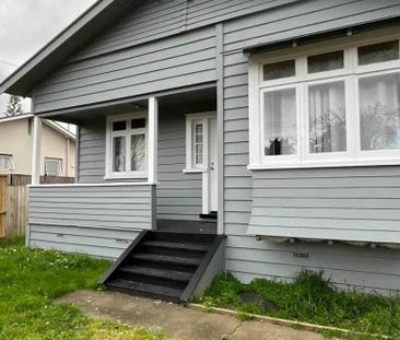 3 bedroom house in Mangere - Photo 2