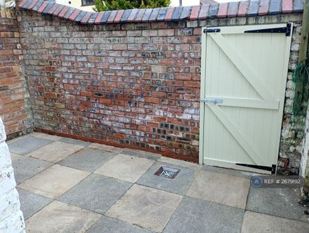 3 bedroom terraced house to rent - Photo 5