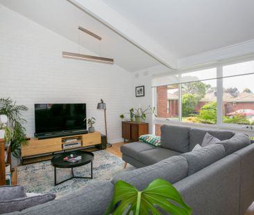 Beautifully and impeccably presented! - Photo 2