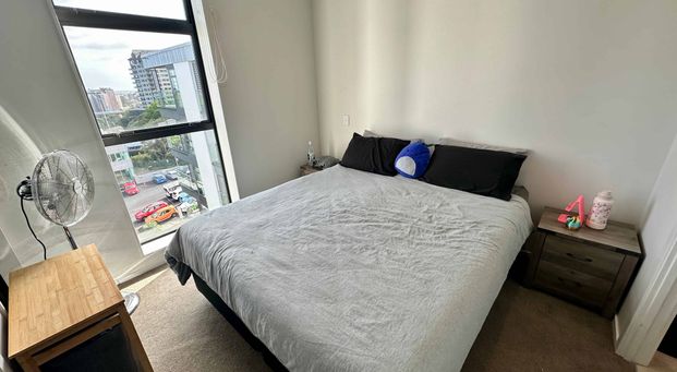 Modern Two Bedroom Apartment - Photo 1