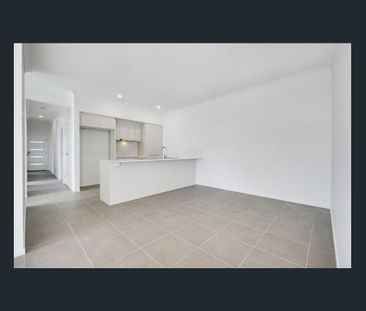 NEAR NEW - AMAZING LOCATION 3 BEDROOM DUPLEX - Photo 5