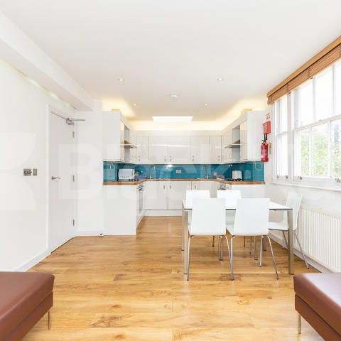 4 Bedroom, 1 bath, 1 reception Apartment - Photo 1