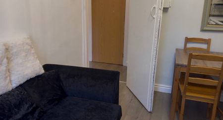 1 Bed Flat, Hillhead, G12 - Photo 2