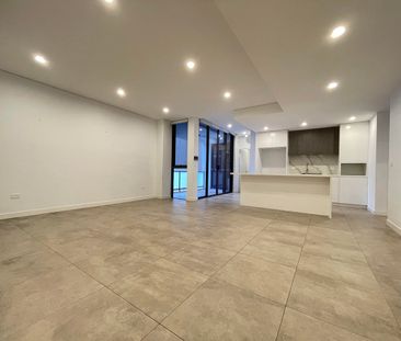 Near New 3 bedroom in Warwick Farm - Photo 1