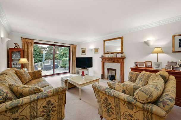 A well-presented five bedroom detached family home situated in a desirable North Reigate road. - Photo 1