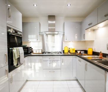 5 Bed Semi-Detached House, Bourdon Street, M40 - Photo 6