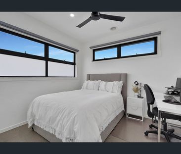 Modern Luxury Townhouse in a Private & Peaceful Setting - Photo 3