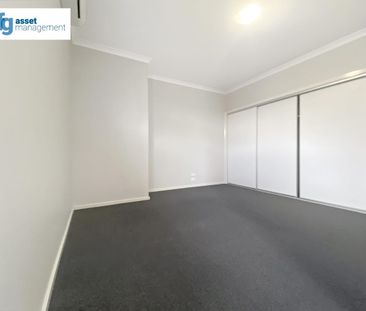 Modern & Contemporary Townhouse - Perfect Blend of Style and Conven... - Photo 4