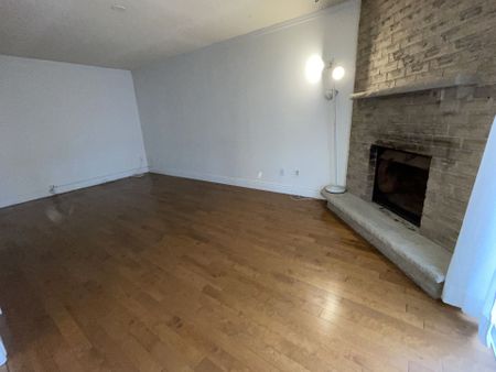 For Lease - 3216 Dovetail Mews Unit# MAIN & 2nd FLOOR, Mississauga, Ontario - Photo 2