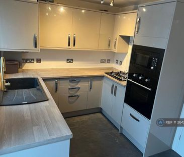 2 bedroom terraced house to rent - Photo 2