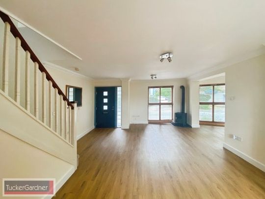 Hurdles Way, Duxford - Photo 1