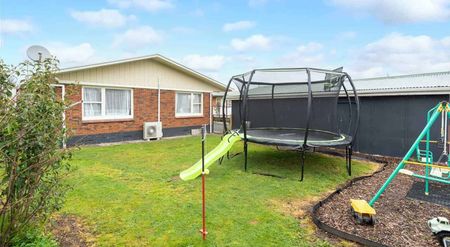 Well presented 3 bedroom family home - Photo 3