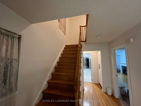 Condo Townhouse For Lease | W8143884 - Photo 2