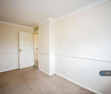 2 bedroom end of terrace house to rent - Photo 3