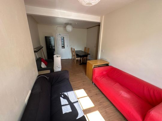 6 bedroom flat to rent - Photo 1