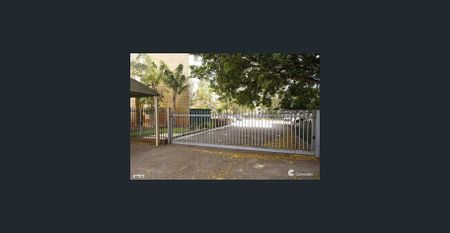 Tranquil Poolside Retreat - Photo 3