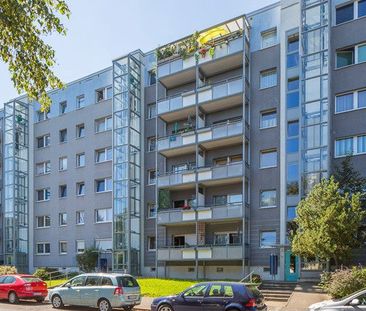 Wir sanieren für Sie: 2-Zimmerwohnung mit Balkon und Aufzug! - Photo 1