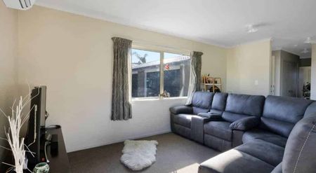 Spacious 4-Bedroom Home in Prime Welcome Bay L... - Photo 4