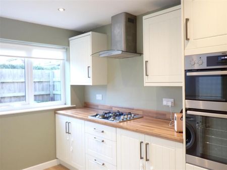 3 bedroom terraced house to rent - Photo 4