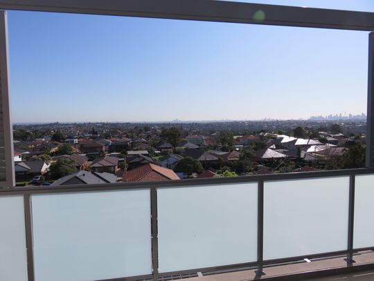 2 BEDROOM APARTMENT -WITH SECURE PARKING- HEART OF EARLWOOD - Photo 1