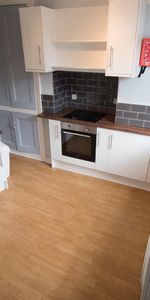 6 bedroom terraced house to rent - Photo 4