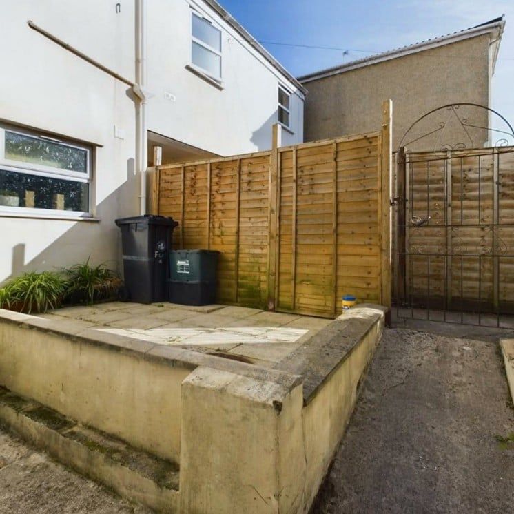 1 Bed Flat, Church Road, BS5 - Photo 1