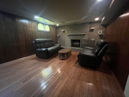 For Lease - 7276 Dellaport Drive, Mississauga, Ontario - Photo 1