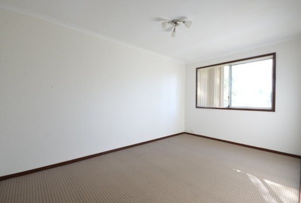 Huge Family Home - Photo 1