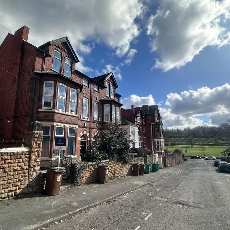 4 bedroom flat to rent - Photo 1