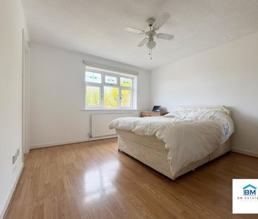 4 bedroom detached house to rent - Photo 4