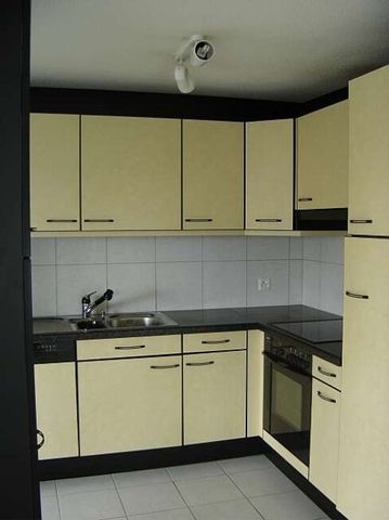 Central location with lake view - Photo 4