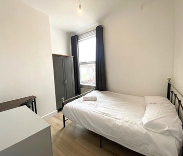 6 bedroom property to rent - Photo 2