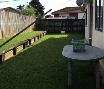 3 BEDROOM - SINGLE LEVEL - DOUBLE GARAGE - Photo 2