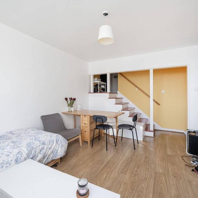 3 bedroom flat to rent - Photo 1