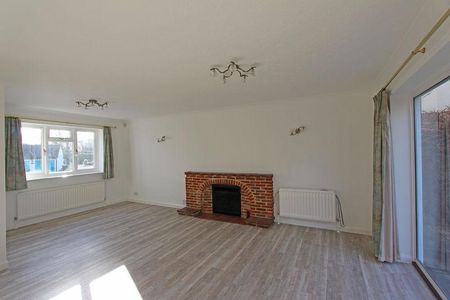 4 bedroom detached house to rent - Photo 2