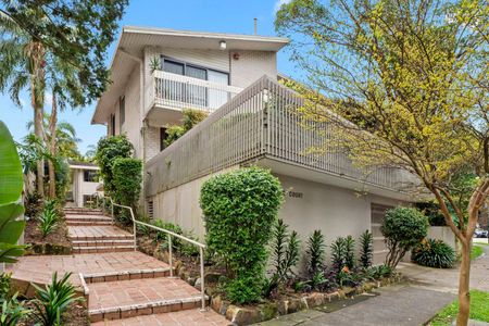 Two-Level Townhouse In Convenient Leafy Location - Photo 3