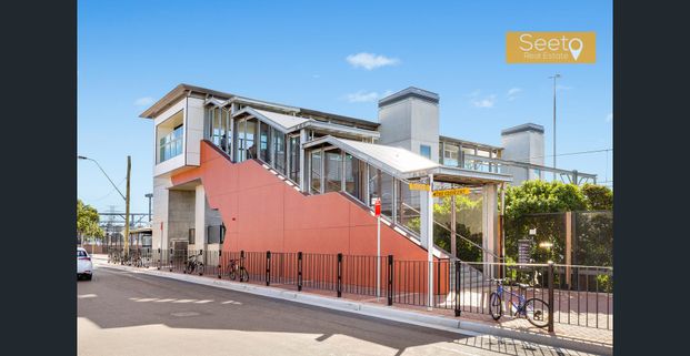 Two-Bedrooms Apartment With Wrap around Balcony just 9 Min Walk to Flemington Station! - Photo 1