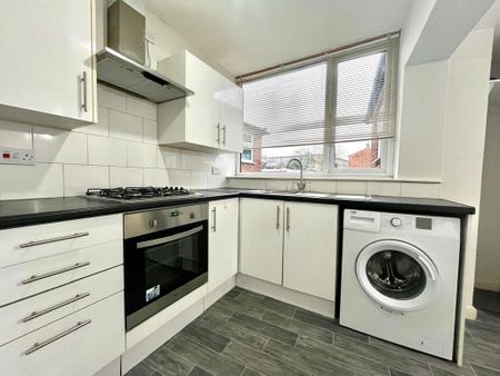 2 bedroom terraced house to rent - Photo 4
