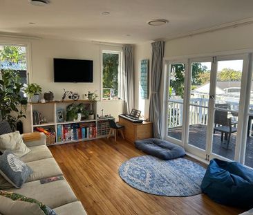 Furnished, pet friendly Family home - Photo 6