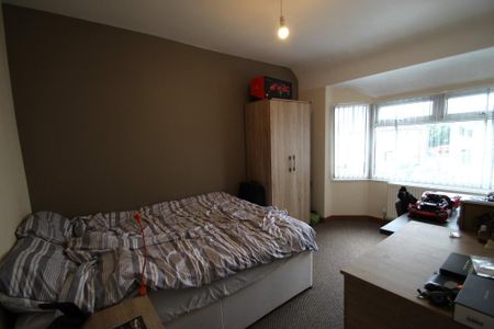 5 bedroom semi-detached house to rent - Photo 4