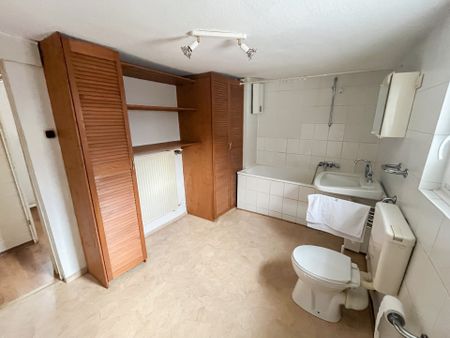 Solides, unterkellertes Einfamilienhaus mit optionalem Stellplatz zur Miete! - Photo 5