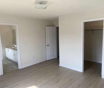 For Lease - 36 Rochester Drive, Barrie, Ontario - Photo 2