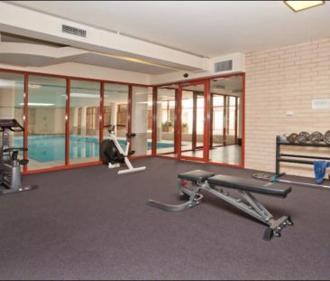Spacious, light filled and convenient - Photo 2