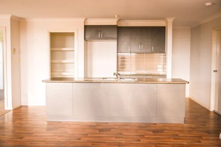 Family-Friendly 3 Bedroom Home in Red Cliffs - Photo 5