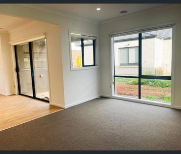 Masterpiece in Aintree!! 5 Bedroom Brand New - Photo 4