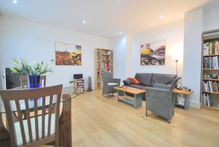 Melrose Apartments, Winchester Road, London NW3 - Photo 2
